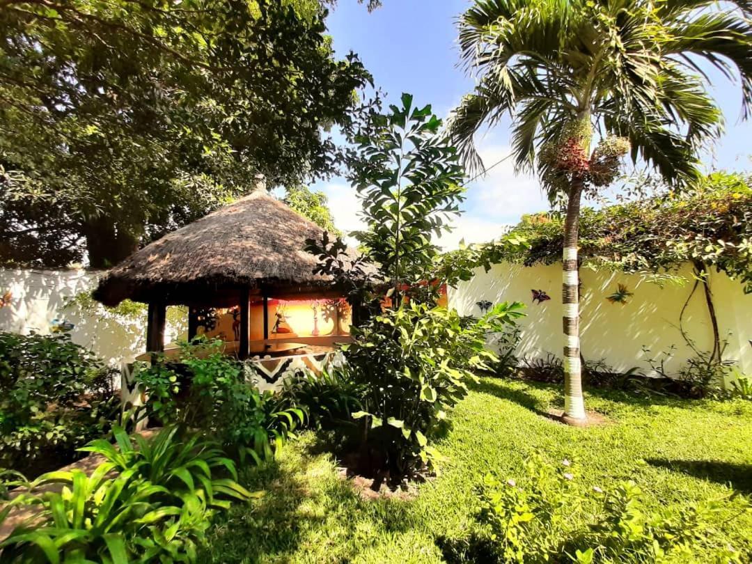 Casa Hotel Sinkiling Gambia Serrekunda Exterior photo