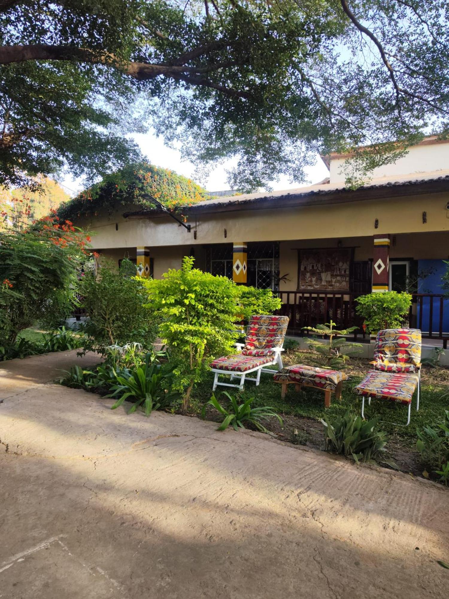Casa Hotel Sinkiling Gambia Serrekunda Exterior photo